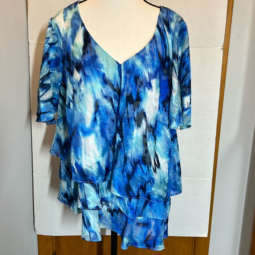 Alex Evenings Blue Lined Top Size 1X  Flutter Sleeves V Neck Tiered Asymmetrical